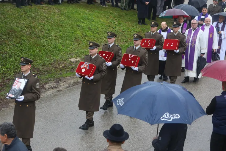 Pokopan general Pavao Miljavac, na ispraćaju obitelj, prijatelji, suborci i brojni političari