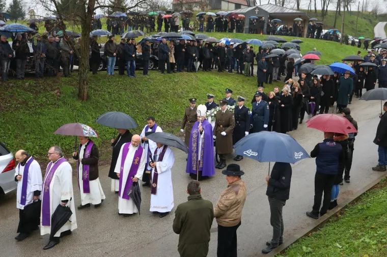 Pokopan general Pavao Miljavac, na ispraćaju obitelj, prijatelji, suborci i brojni političari