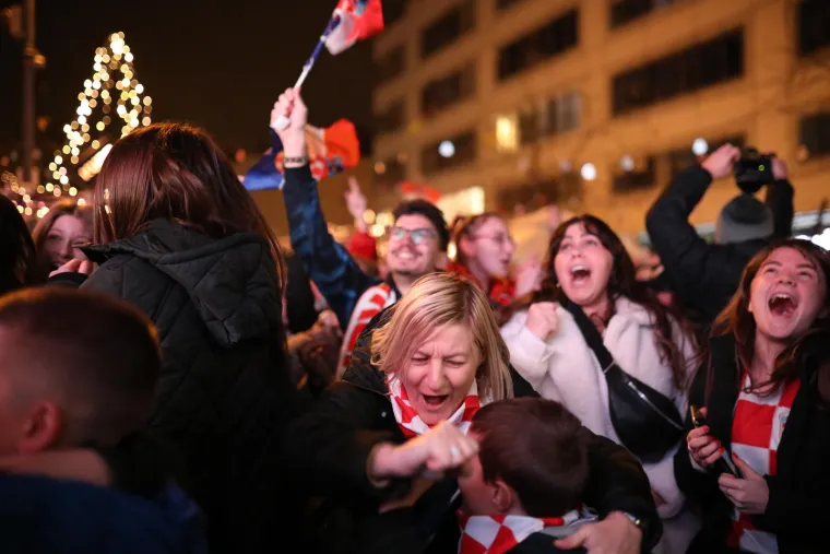 Hrvati u transu nakon senzacionalne pobjede, slavilo se diljem Lijepe na&scaron;e: Pogledajte ove prizore!