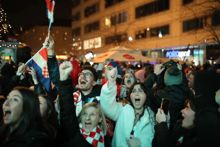 Hrvati u transu nakon senzacionalne pobjede, slavilo se diljem Lijepe na&scaron;e: Pogledajte ove prizore!
