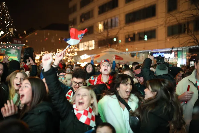 Hrvati u transu nakon senzacionalne pobjede, slavilo se diljem Lijepe na&scaron;e: Pogledajte ove prizore!