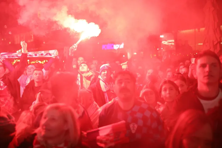 Hrvati u transu nakon senzacionalne pobjede, slavilo se diljem Lijepe na&scaron;e: Pogledajte ove prizore!