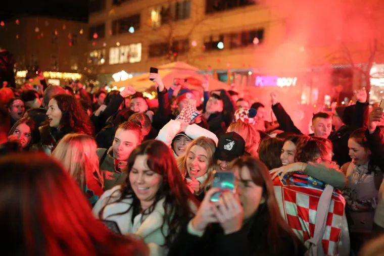 Hrvati u transu nakon senzacionalne pobjede, slavilo se diljem Lijepe na&scaron;e: Pogledajte ove prizore!