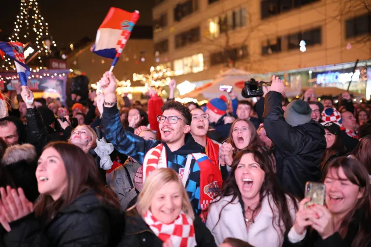 Hrvati u transu nakon senzacionalne pobjede, slavilo se diljem Lijepe na&scaron;e: Pogledajte ove prizore!