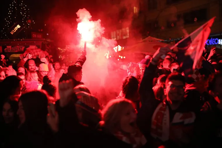 Hrvati u transu nakon senzacionalne pobjede, slavilo se diljem Lijepe na&scaron;e: Pogledajte ove prizore!