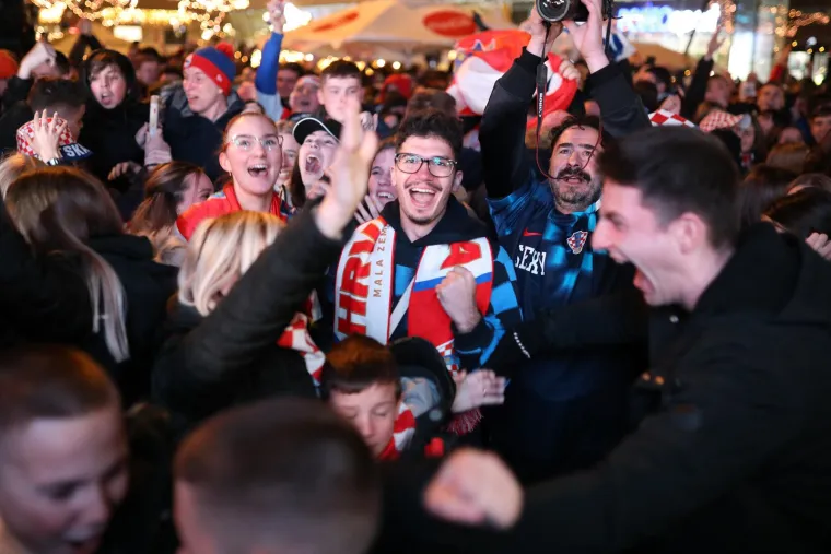 Hrvati u transu nakon senzacionalne pobjede, slavilo se diljem Lijepe na&scaron;e: Pogledajte ove prizore!