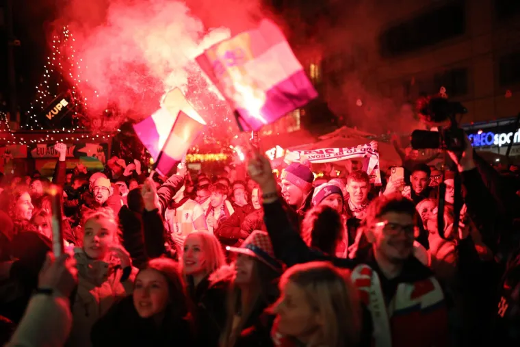 Hrvati u transu nakon senzacionalne pobjede, slavilo se diljem Lijepe na&scaron;e: Pogledajte ove prizore!