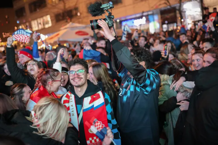 Hrvati u transu nakon senzacionalne pobjede, slavilo se diljem Lijepe na&scaron;e: Pogledajte ove prizore!