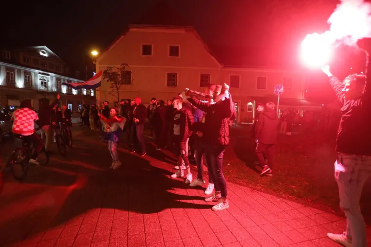 Hrvati u transu nakon senzacionalne pobjede, slavilo se diljem Lijepe na&scaron;e: Pogledajte ove prizore!