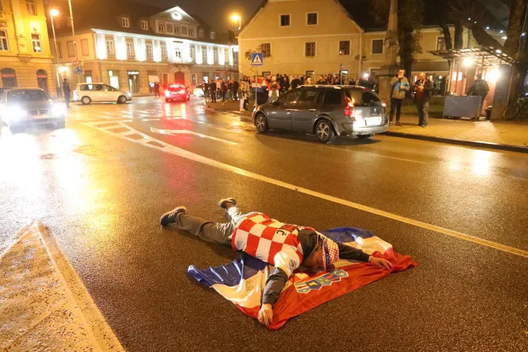 Hrvati u transu nakon senzacionalne pobjede, slavilo se diljem Lijepe na&scaron;e: Pogledajte ove prizore!