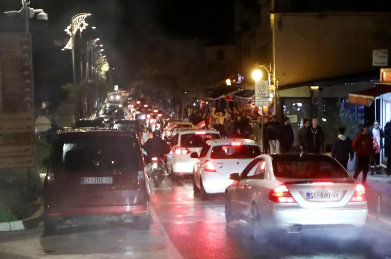 Hrvati u transu nakon senzacionalne pobjede, slavilo se diljem Lijepe na&scaron;e: Pogledajte ove prizore!