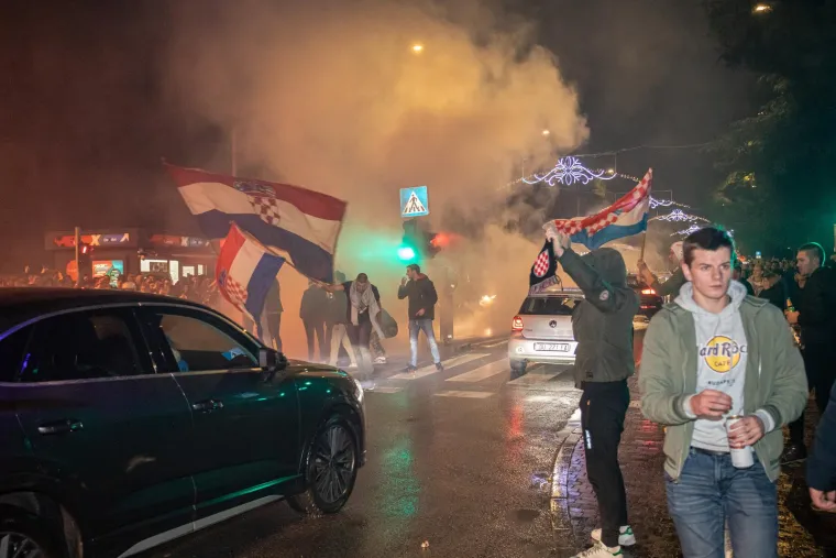Hrvati u transu nakon senzacionalne pobjede, slavilo se diljem Lijepe na&scaron;e: Pogledajte ove prizore!