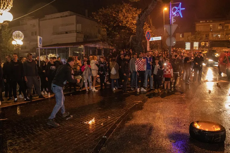 Hrvati u transu nakon senzacionalne pobjede, slavilo se diljem Lijepe na&scaron;e: Pogledajte ove prizore!