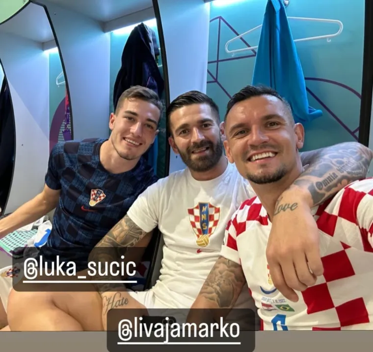 FOTO Javili se Vatreni iz svlačionice! Pogledajte atmosferu nakon veličanstvene pobjede!