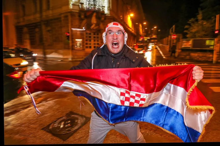 VELIKA NAVIJAČKA GALERIJA Hrvatska noćas neće spavati! Ludo slavlje se se prelilo na ulice