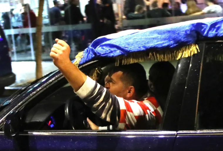 VELIKA NAVIJAČKA GALERIJA Hrvatska noćas neće spavati! Ludo slavlje se se prelilo na ulice