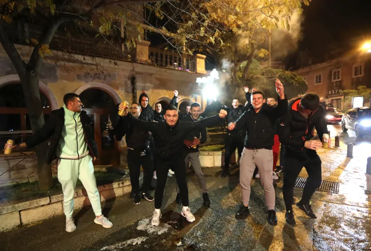 VELIKA NAVIJAČKA GALERIJA Hrvatska noćas neće spavati! Ludo slavlje se se prelilo na ulice