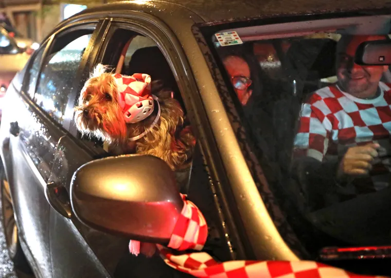 VELIKA NAVIJAČKA GALERIJA Hrvatska noćas neće spavati! Ludo slavlje se se prelilo na ulice