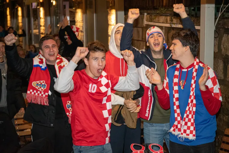 VELIKA NAVIJAČKA GALERIJA Hrvatska noćas neće spavati! Ludo slavlje se se prelilo na ulice