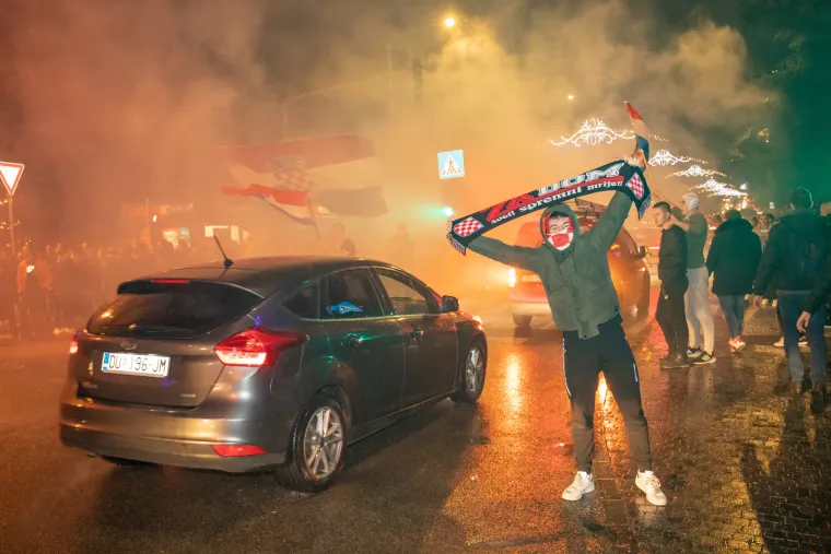 VELIKA NAVIJAČKA GALERIJA Hrvatska noćas neće spavati! Ludo slavlje se se prelilo na ulice