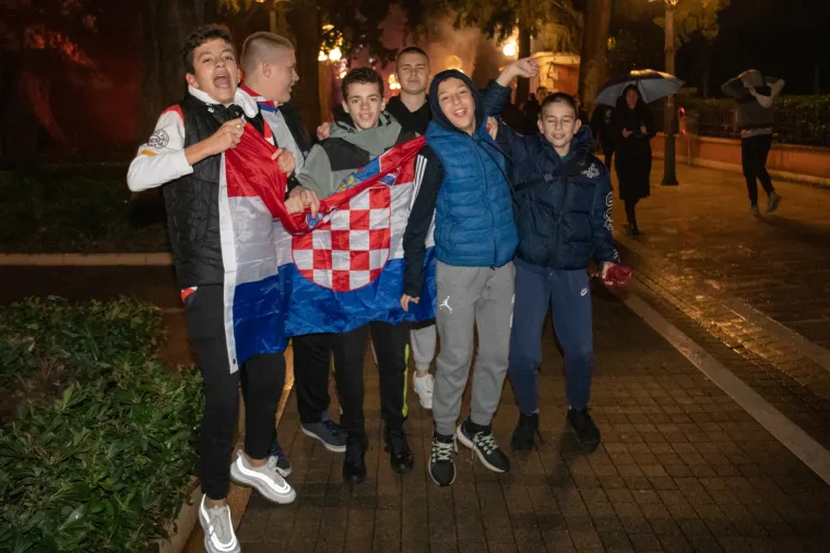 VELIKA NAVIJAČKA GALERIJA Hrvatska noćas neće spavati! Ludo slavlje se se prelilo na ulice
