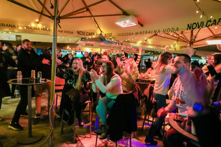 VELIKA NAVIJAČKA GALERIJA Hrvatska noćas neće spavati! Ludo slavlje se se prelilo na ulice