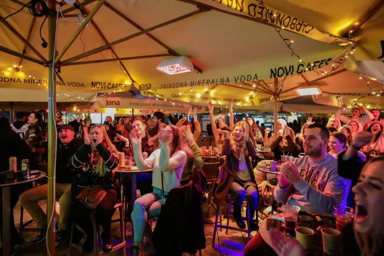 VELIKA NAVIJAČKA GALERIJA Hrvatska noćas neće spavati! Ludo slavlje se se prelilo na ulice