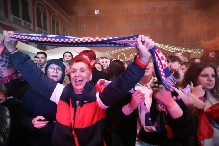 VELIKA NAVIJAČKA GALERIJA Hrvatska noćas neće spavati! Ludo slavlje se se prelilo na ulice