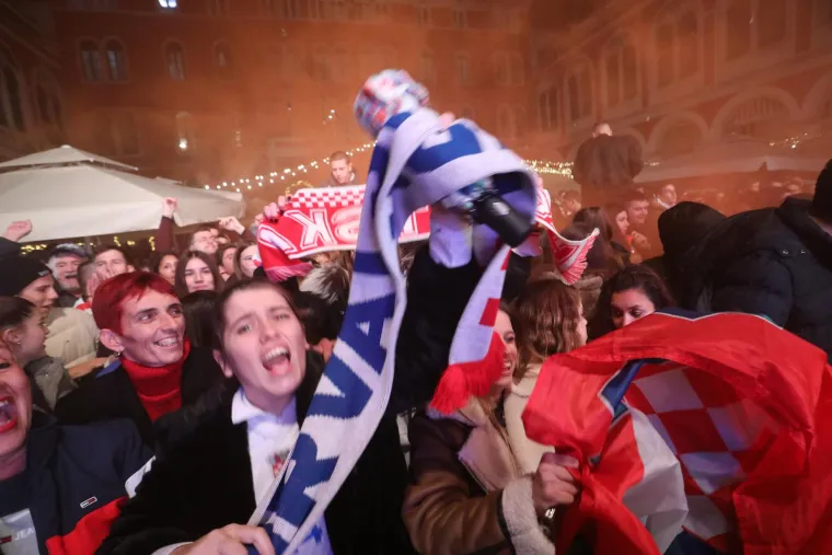 VELIKA NAVIJAČKA GALERIJA Hrvatska noćas neće spavati! Ludo slavlje se se prelilo na ulice