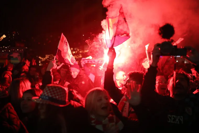 VELIKA NAVIJAČKA GALERIJA Hrvatska noćas neće spavati! Ludo slavlje se se prelilo na ulice