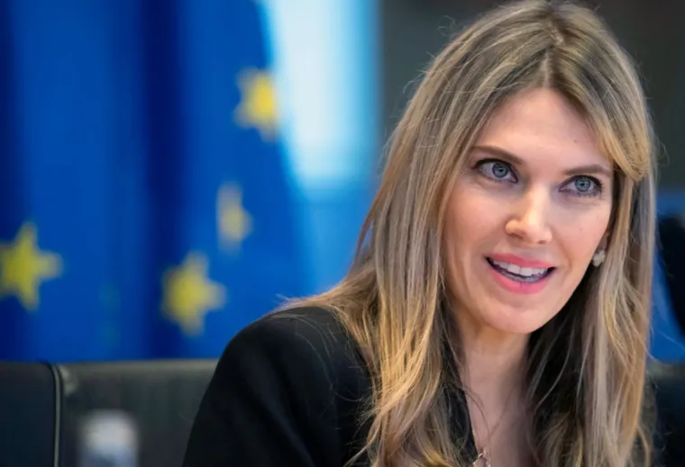 Ima izgled, moć i novac, ali nije joj bilo dovoljno. Sada u pritvoru čeka svoju sudbinu