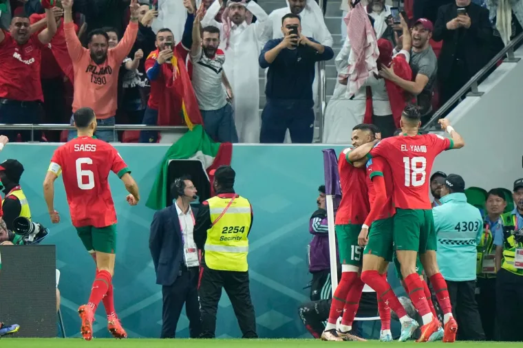 Dvije strane nogometa: Pogledajte kako Ronaldo u suzama odlazi sa scene dok Marokanci slave