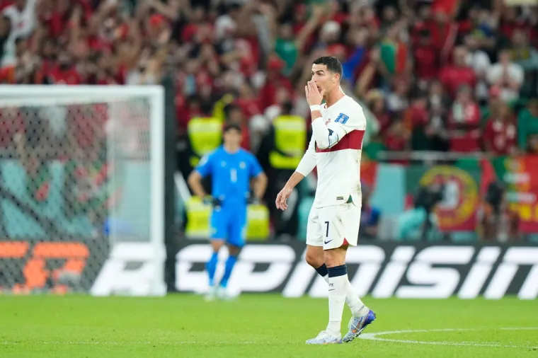Dvije strane nogometa: Pogledajte kako Ronaldo u suzama odlazi sa scene dok Marokanci slave