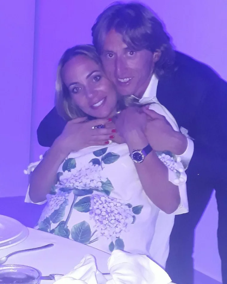 Od Luke je starija &scaron;est godina, a spojio ih je jedan poziv: Vanju Modrić ne zanimaju svjetla reflektora, ali se itekako razumije u nogomet