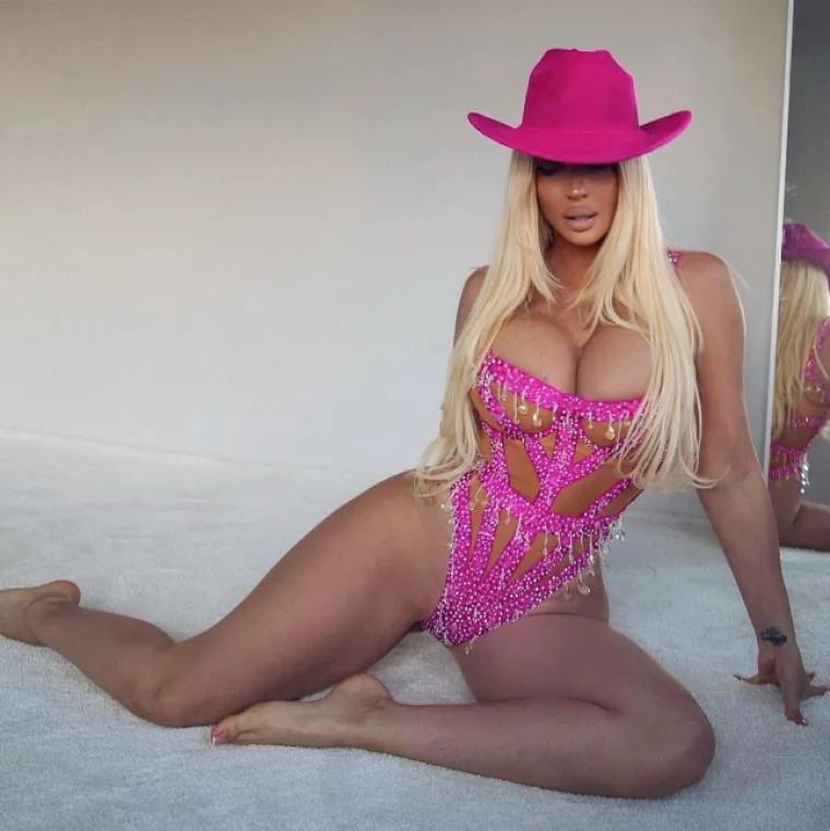 Karleu&scaron;a osvanula u nikad bezobraznijim pozama na krevetu, a onda se pojavila amaterska snimka koju nismo trebali vidjeti