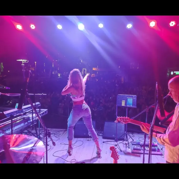 Lidija Bačić se ba&scaron; (ne)zgodno namjestila u haljini koja vi&scaron;e otkriva nego pokriva: Je li pokazala previ&scaron;e?