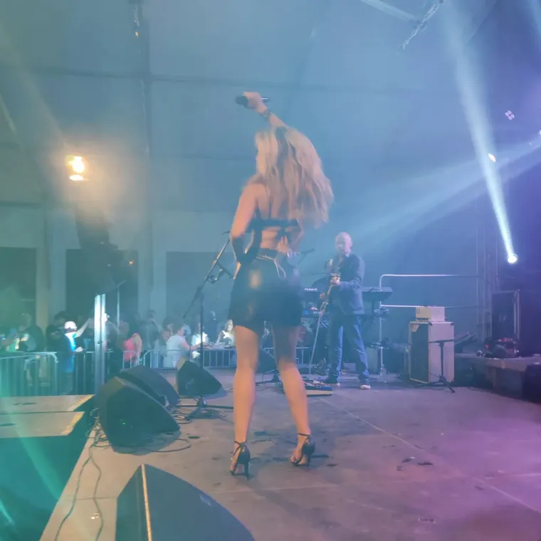 Lidija Bačić se ba&scaron; (ne)zgodno namjestila u haljini koja vi&scaron;e otkriva nego pokriva: Je li pokazala previ&scaron;e?