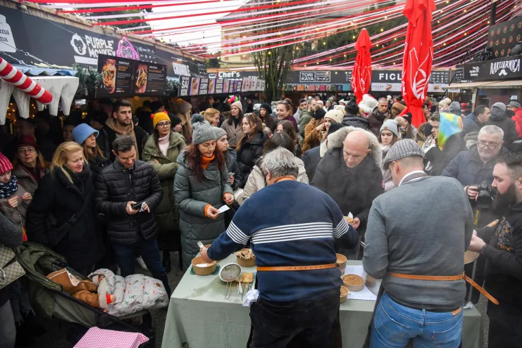 Vrhunska atrakcija s ovogodišnjeg Adventa planula u trenu: Satima su kuhali 'skradinski rižot'