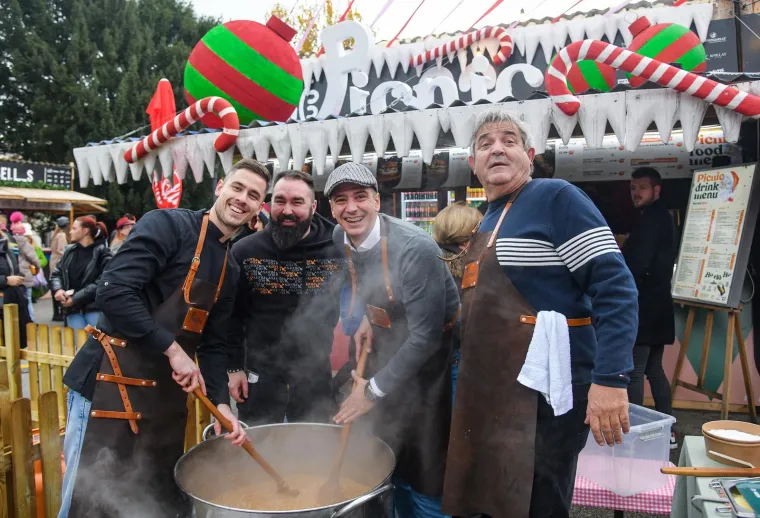 Vrhunska atrakcija s ovogodišnjeg Adventa planula u trenu: Satima su kuhali 'skradinski rižot'