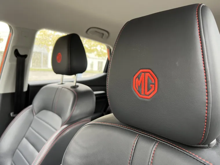 Prednja sjedala imaju ušiven logo MG, što je bilo rezervirano samo za premium marke
