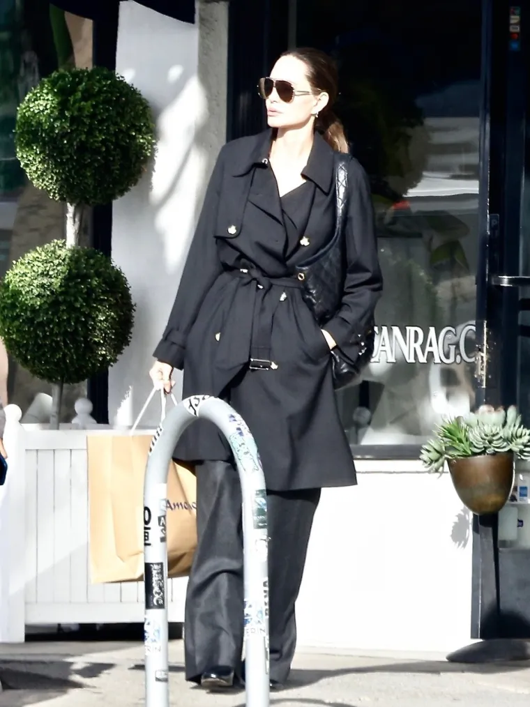 Angelina Jolie i njezina kći Zahara 'uhvaćene' ispred trgovine: Paparazzi doznali i što su radile ondje