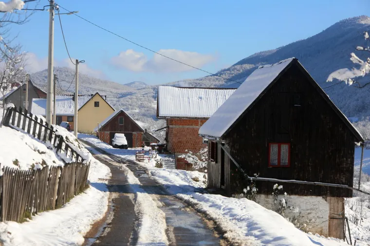 Napokon prave zimske slike, Kuterevo se zabijelilo, pogledajte idilu i odmorite oči