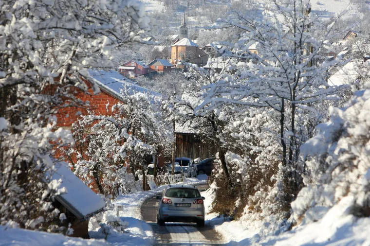 Napokon prave zimske slike, Kuterevo se zabijelilo, pogledajte idilu i odmorite oči