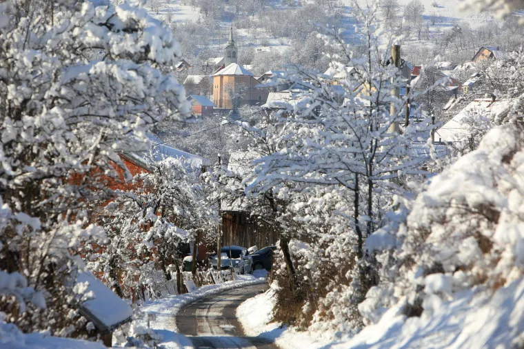 Napokon prave zimske slike, Kuterevo se zabijelilo, pogledajte idilu i odmorite oči