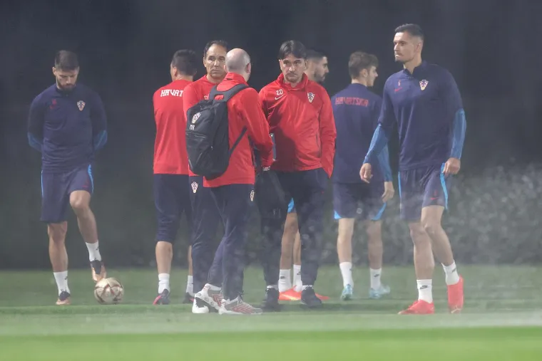 Vatreni odradili posljednji trening prije polufinala: Nakon prvih 15 minuta krenula je prava priprema i uigravanje plana za okr&scaron;aj s Argentinom