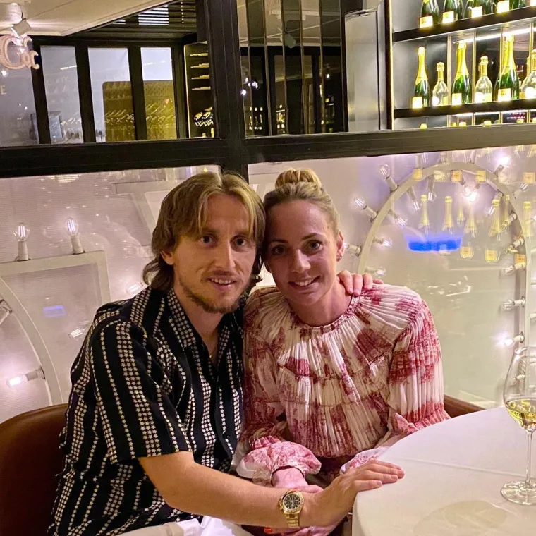 Dugogodišnja supruga, Vanja, našeg najboljeg nogometaša Luke Modrića (35) starija je tri godine, a njihova ljubav traje preko 15 godina.
