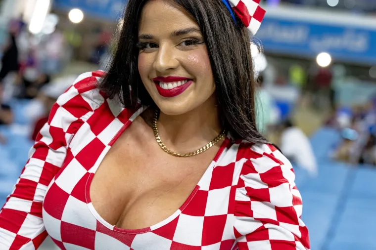 Knollici su prijetili boravkom iza re&scaron;etaka, ali sva je sreća da se izvukla: Zato sad imamo 50 njenih najhot fotki iz Katara