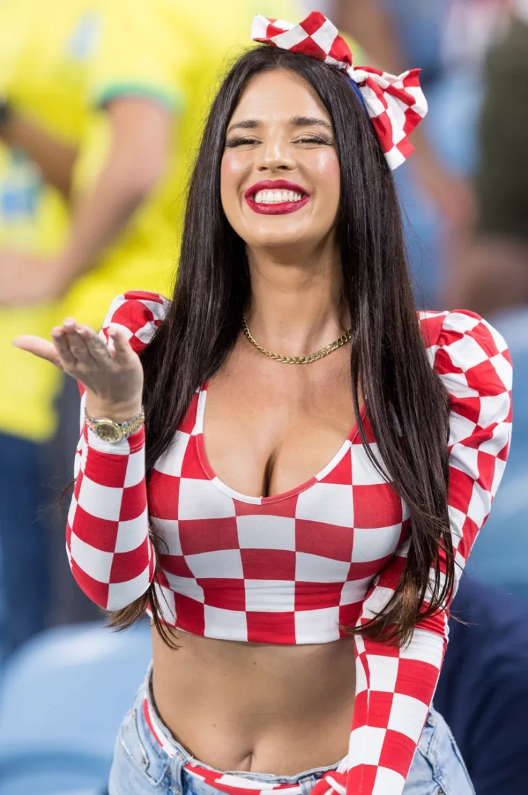 Knollici su prijetili boravkom iza re&scaron;etaka, ali sva je sreća da se izvukla: Zato sad imamo 50 njenih najhot fotki iz Katara