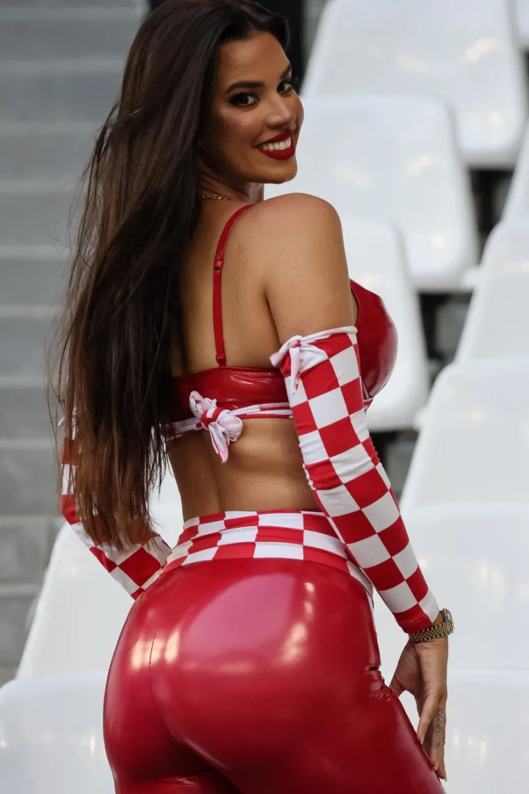 Knollici su prijetili boravkom iza re&scaron;etaka, ali sva je sreća da se izvukla: Zato sad imamo 50 njenih najhot fotki iz Katara