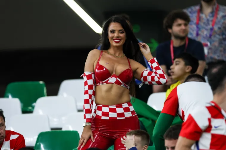 Knollici su prijetili boravkom iza re&scaron;etaka, ali sva je sreća da se izvukla: Zato sad imamo 50 njenih najhot fotki iz Katara